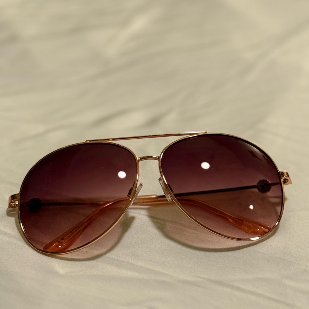 Elegant Gold Aviator Sunglasses